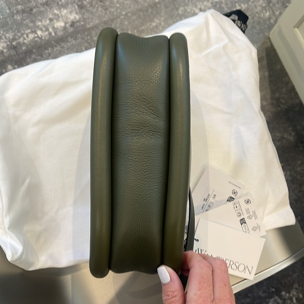 SOLD!!!!! NWT JW ANDERSON THE BUMPER BAG IN DARK OLIVE. - Picture 11 of 13